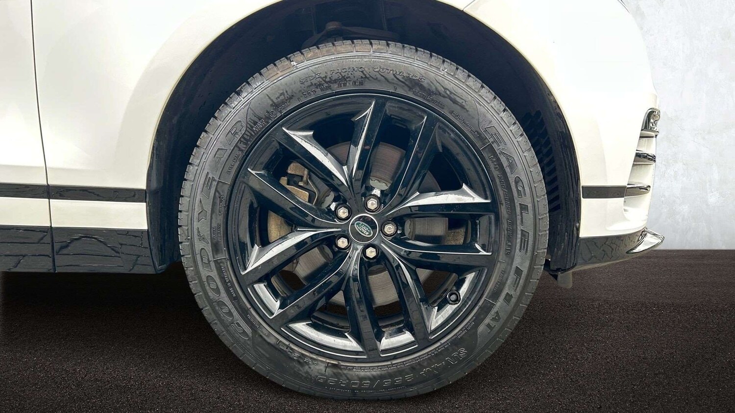 Used Land Rover Range Rover Velar 2024 for sale - 77913721: Photo 8