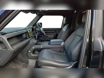 Used Land Rover Defender 2024 for sale - 76460076: Photo