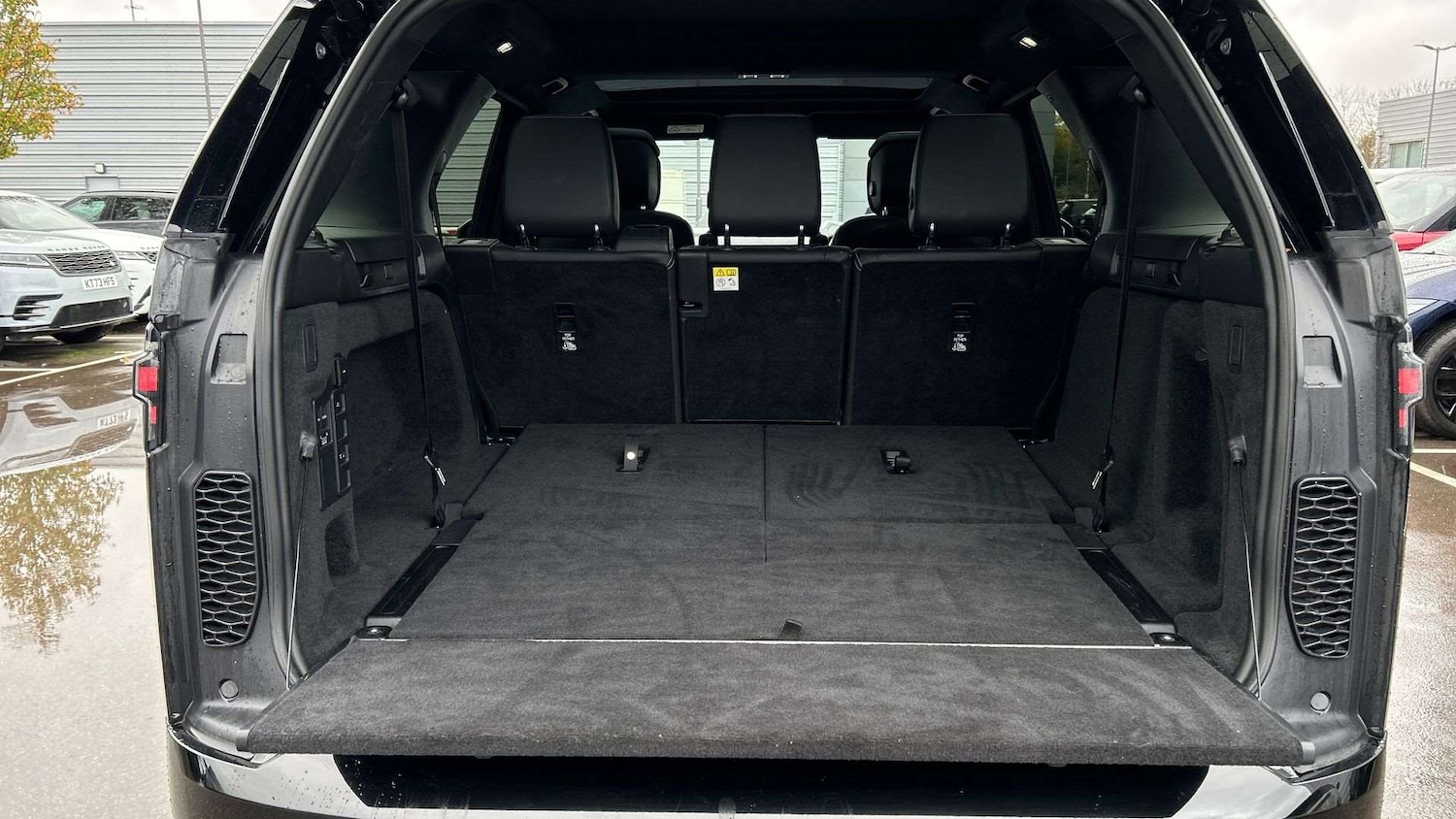 Used Land Rover Discovery 2023 for sale - 76540786: Photo 10