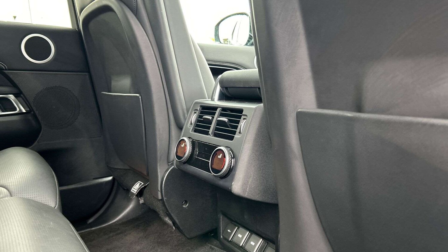 Used Land Rover Discovery 2023 for sale - 76540786: Photo 18