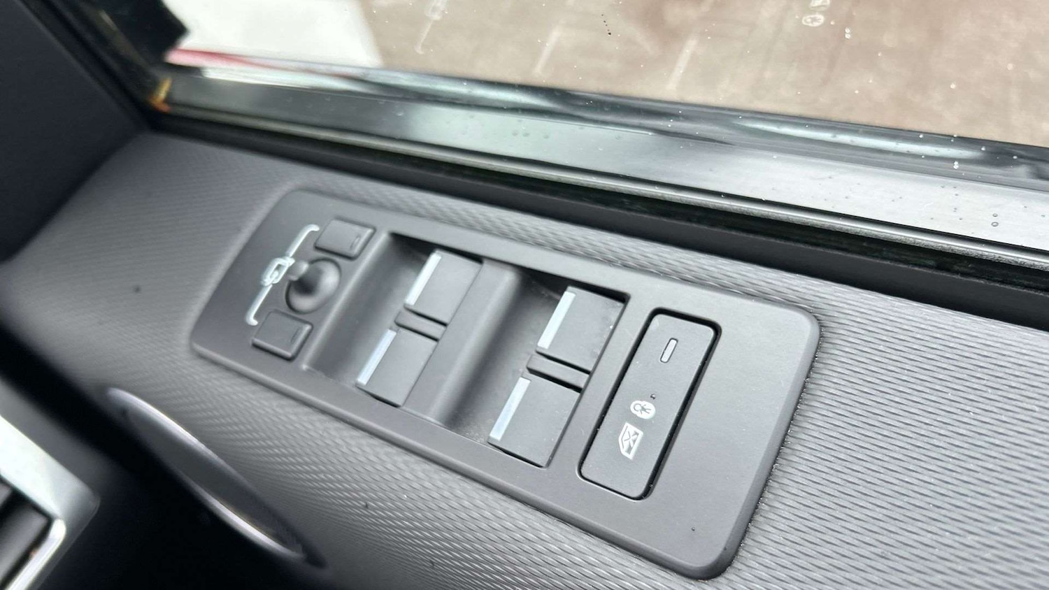 Used Land Rover Discovery 2023 for sale - 76540786: Photo 31