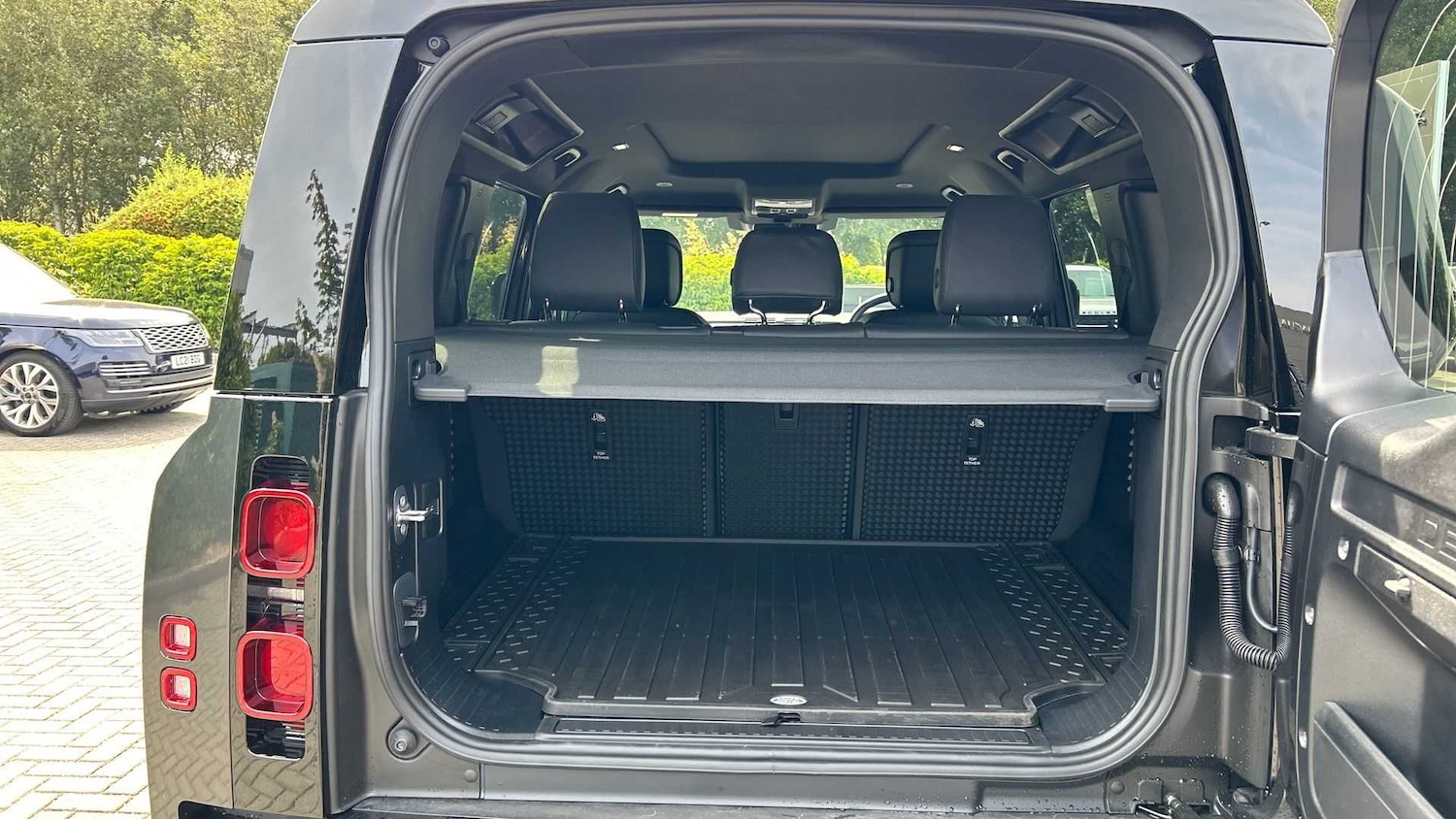 Used Land Rover Defender 2025 for sale - 76955196: Photo 10