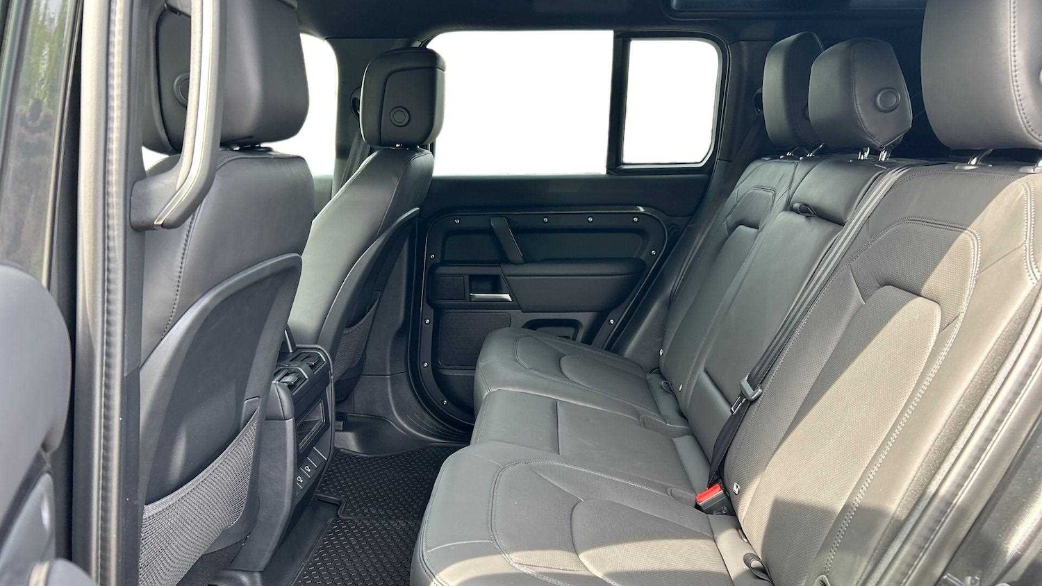 Used Land Rover Defender 2025 for sale - 76955196: Photo 4