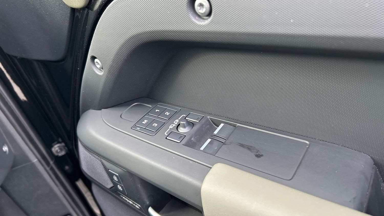 Used Land Rover Defender 2024 for sale - 77577474: Photo 25