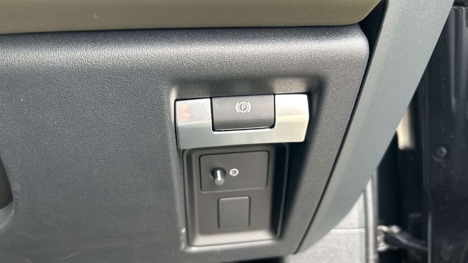 Used Land Rover Defender 2024 for sale - 77577474: Photo 33