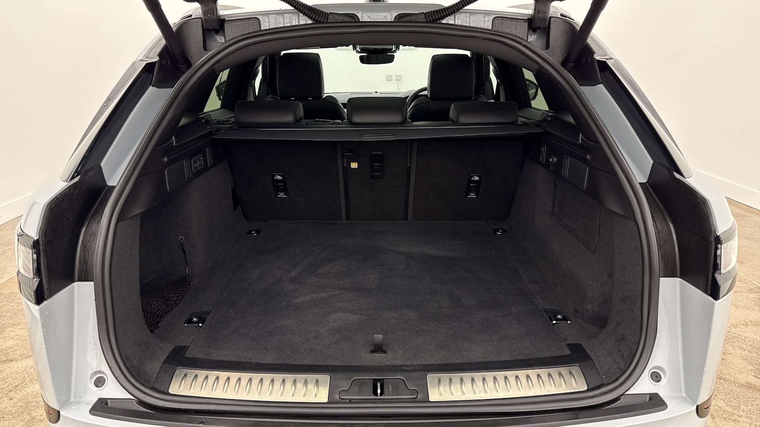 Used Land Rover Range Rover Velar 2024 for sale - 77414561: Photo 10