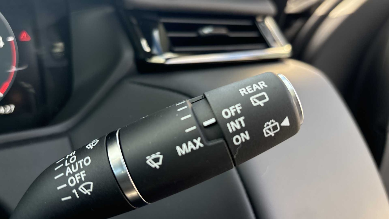 Used Land Rover Range Rover Velar 2024 for sale - 77414561: Photo 32