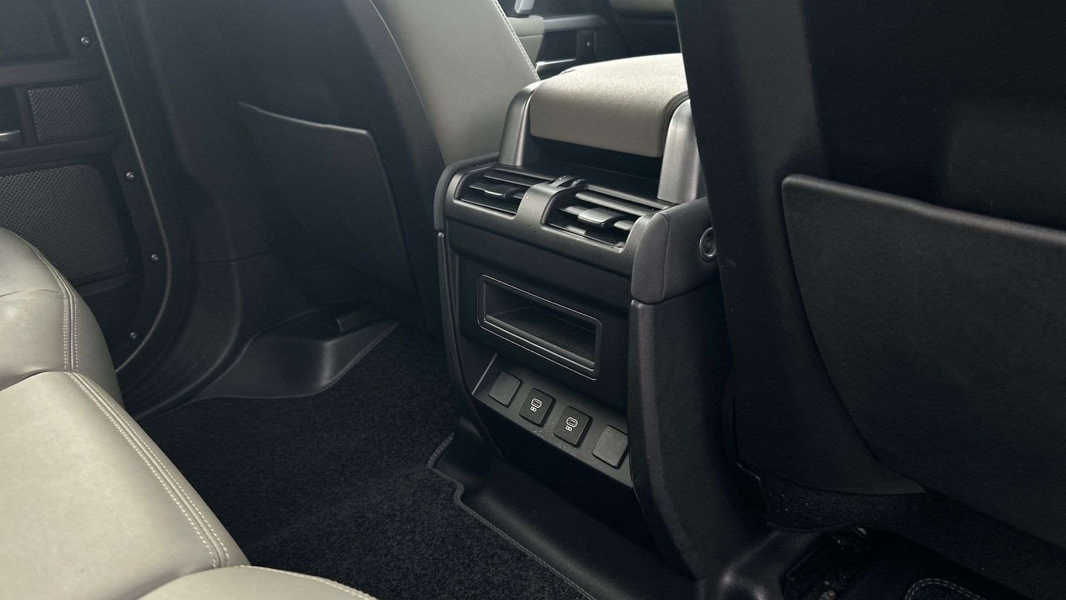 Used Land Rover Defender 2022 for sale - 77698822: Photo 18