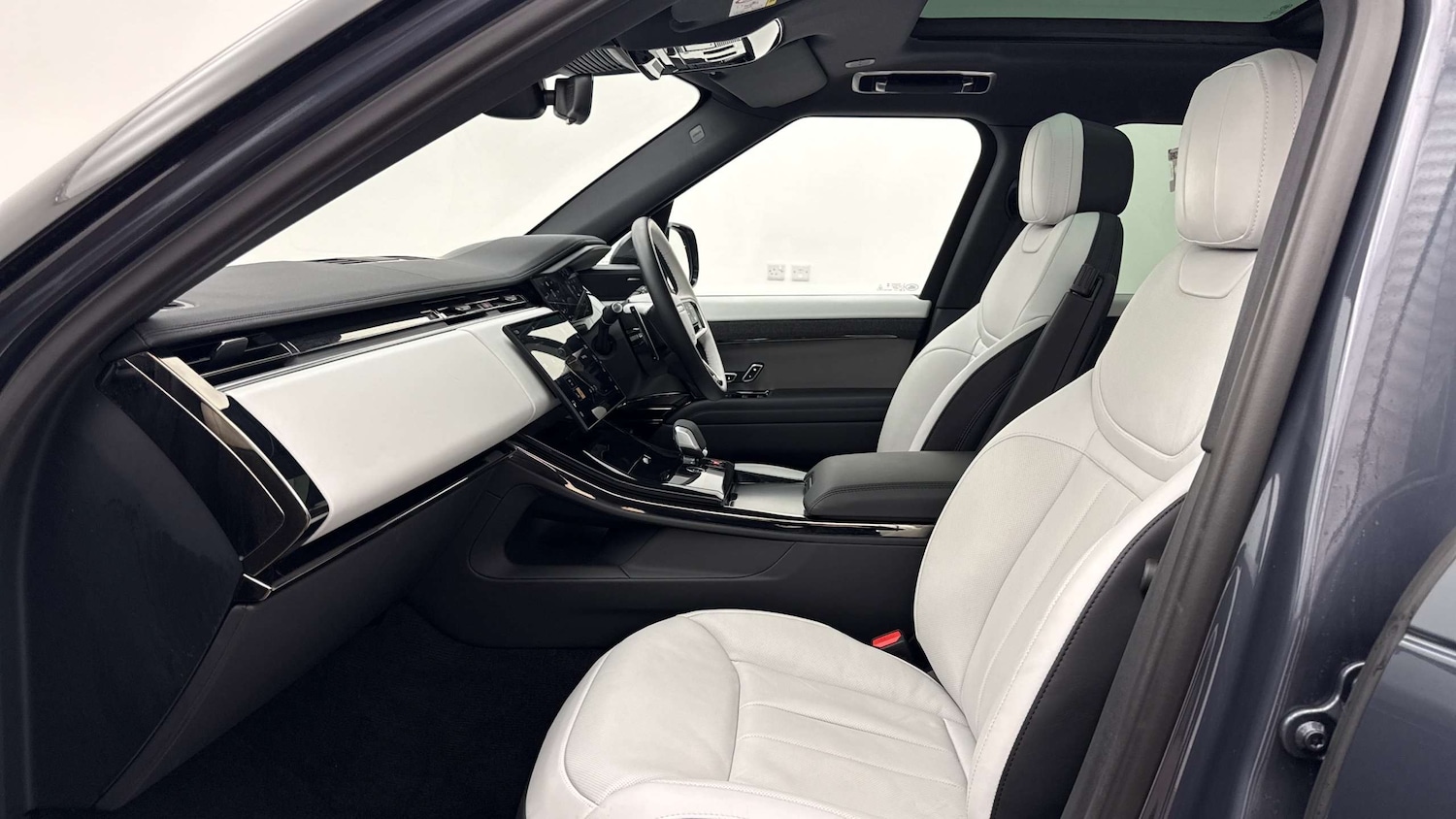 Used Land Rover Range Rover Sport 2024 for sale - 77928570: Photo 3