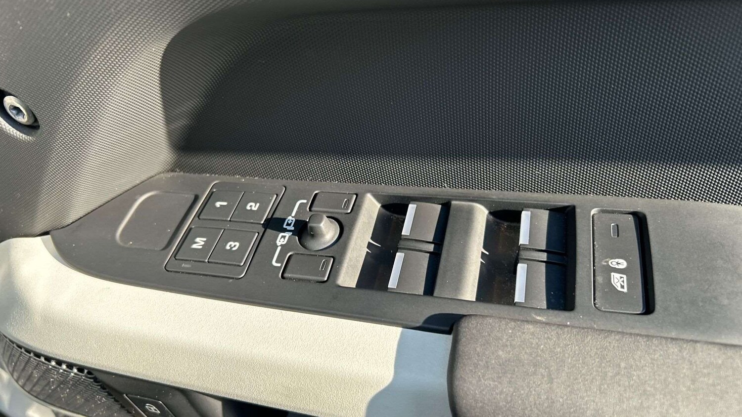 Used Land Rover Defender 2024 for sale - 77961150: Photo 25