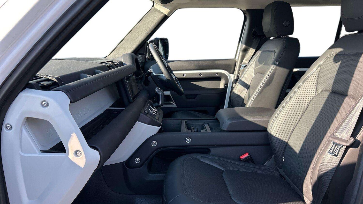 Used Land Rover Defender 2024 for sale - 77961150: Photo 3