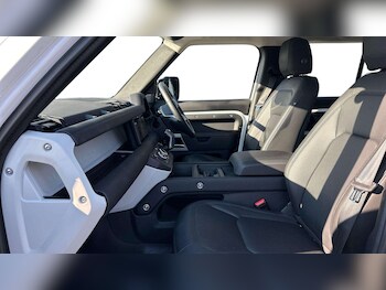 Used Land Rover Defender 2024 for sale - 77961150: Photo