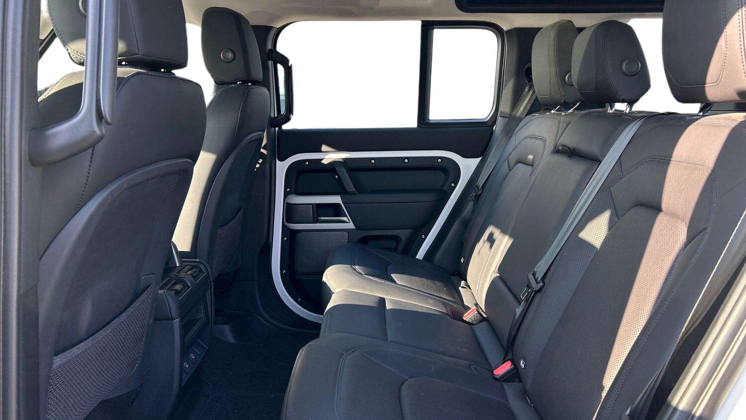 Used Land Rover Defender 2024 for sale - 77961150: Photo 4