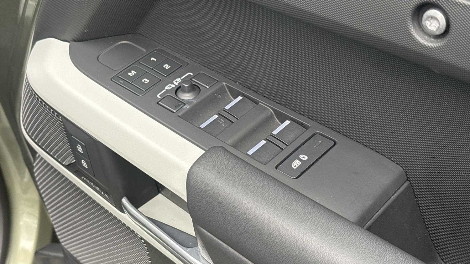 Used Land Rover Defender 2025 for sale - 77308269: Photo 28