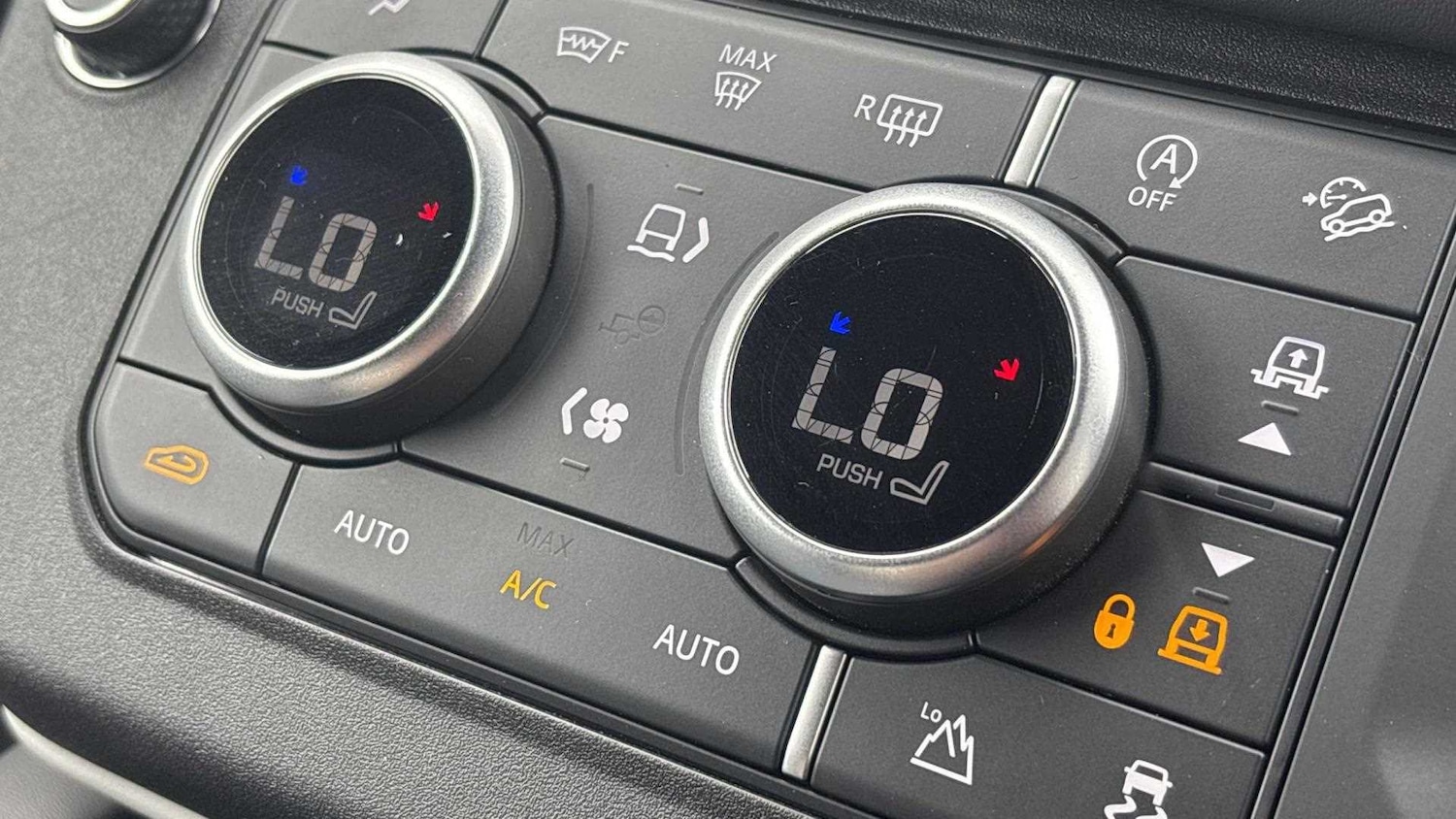 Used Land Rover Defender 2025 for sale - 77308269: Photo 29