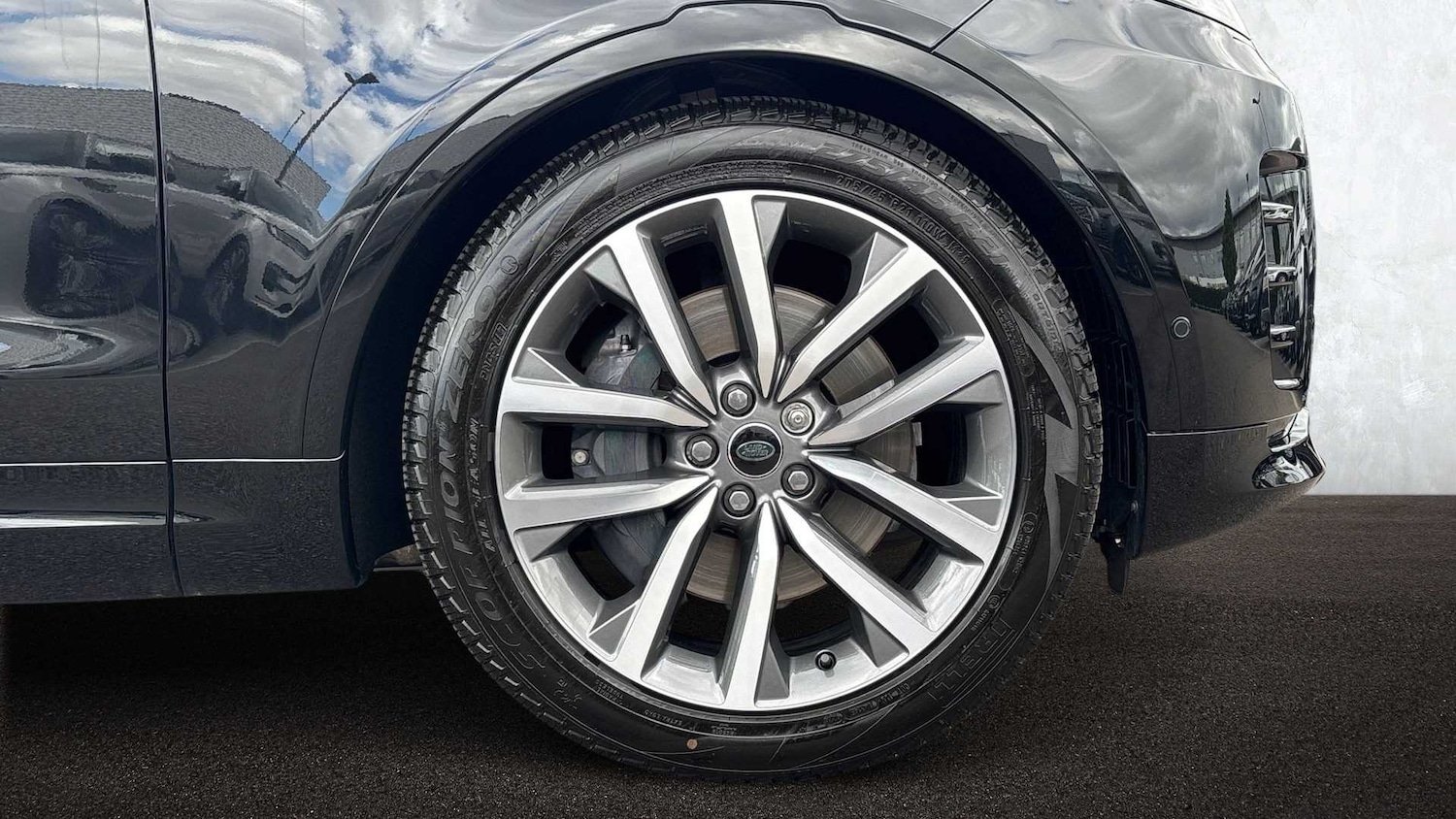 Used Land Rover Discovery 2025 for sale - 76459856: Photo 8