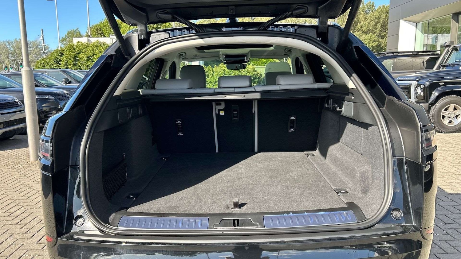 Used Land Rover Range Rover Velar 2025 for sale - 76460557: Photo 10