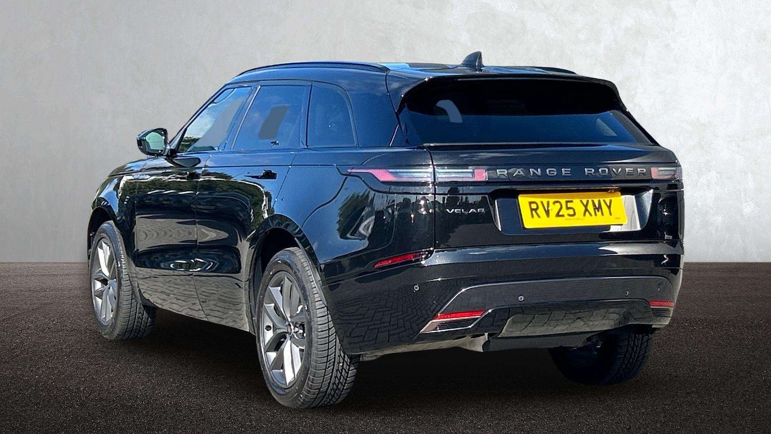 Used Land Rover Range Rover Velar 2025 for sale - 76460557: Photo 2