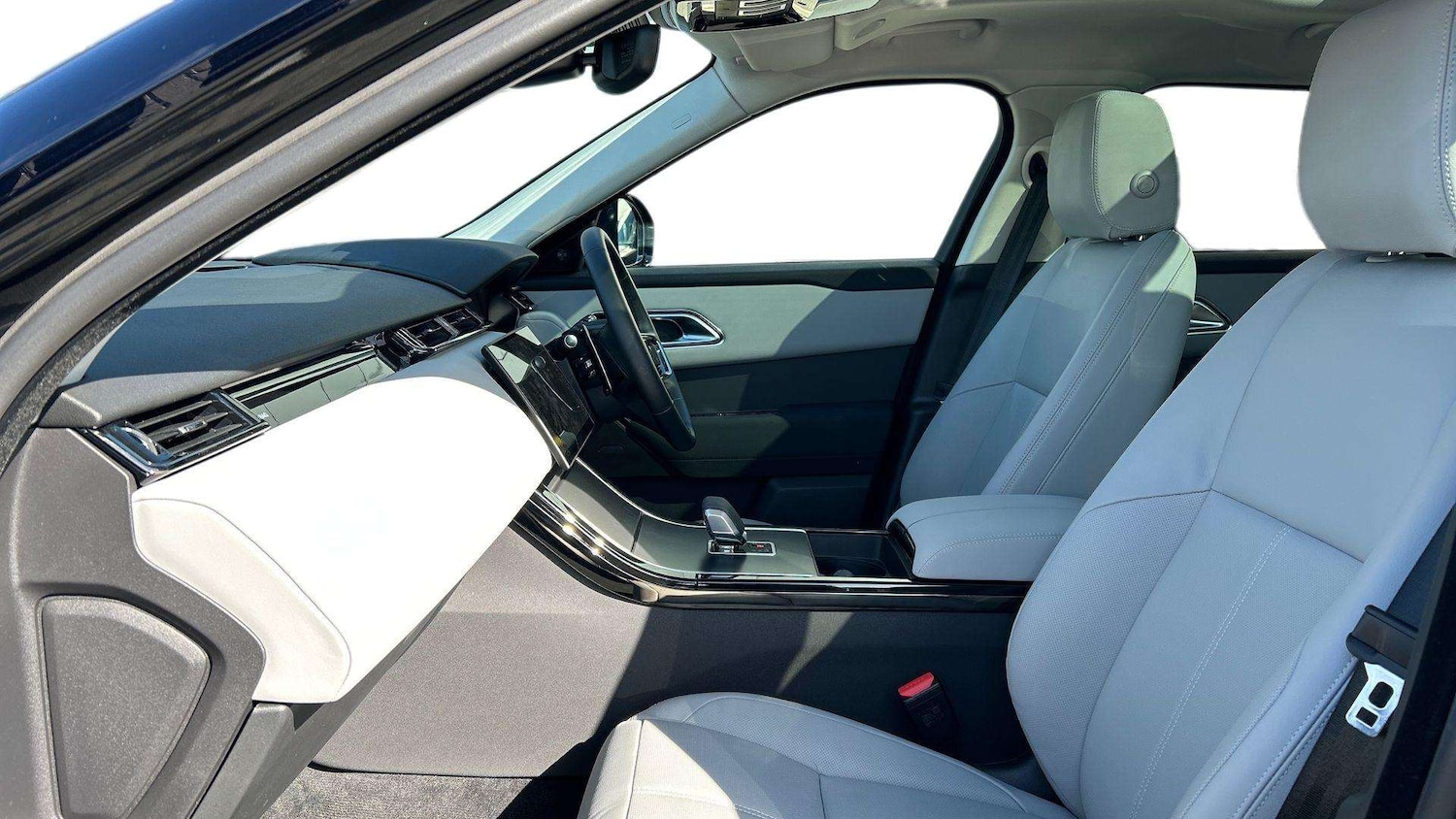 Used Land Rover Range Rover Velar 2025 for sale - 76460557: Photo 3