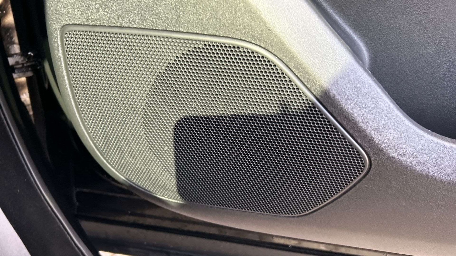 Used Land Rover Range Rover Velar 2025 for sale - 76460557: Photo 32