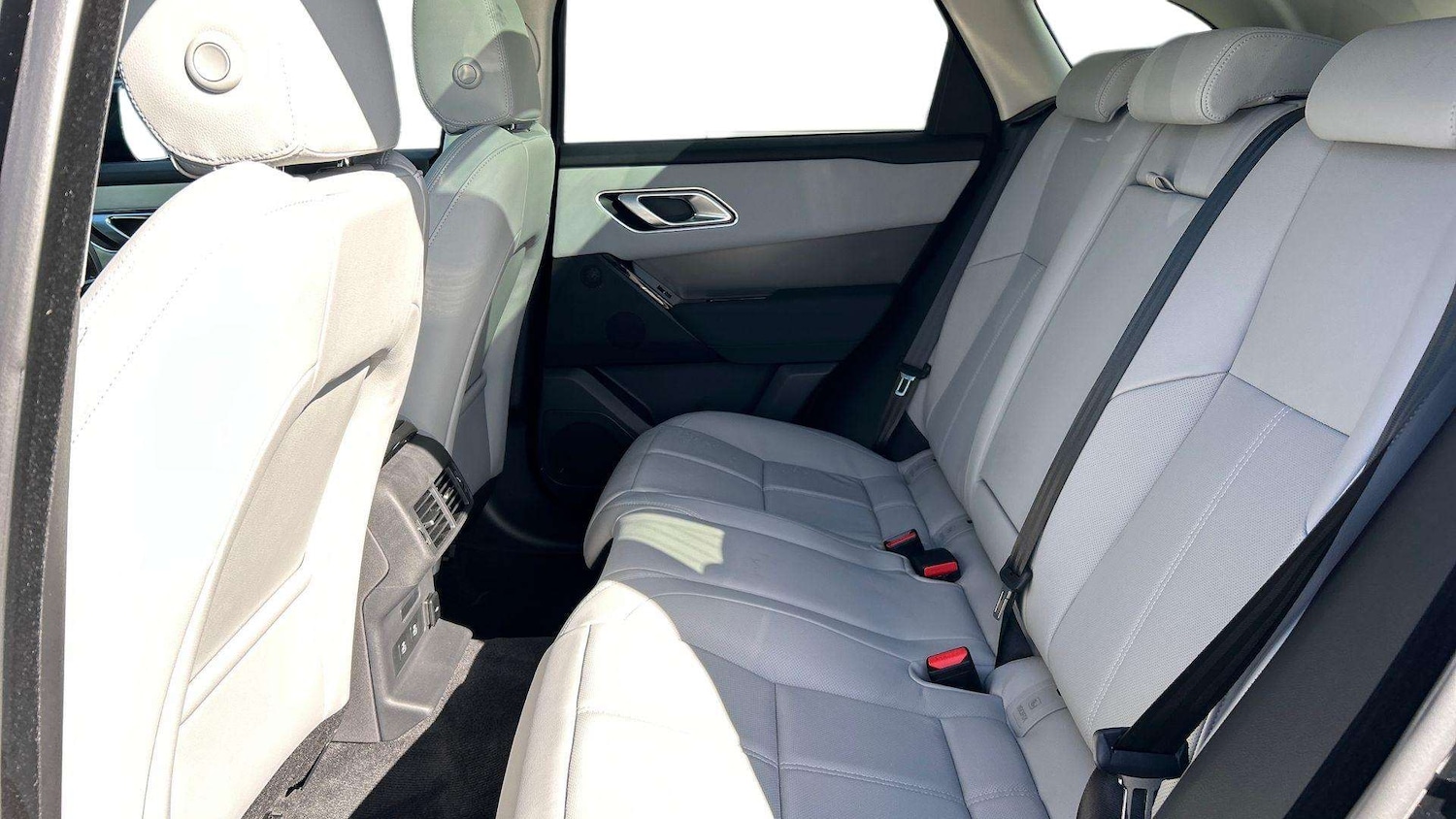 Used Land Rover Range Rover Velar 2025 for sale - 76460557: Photo 4