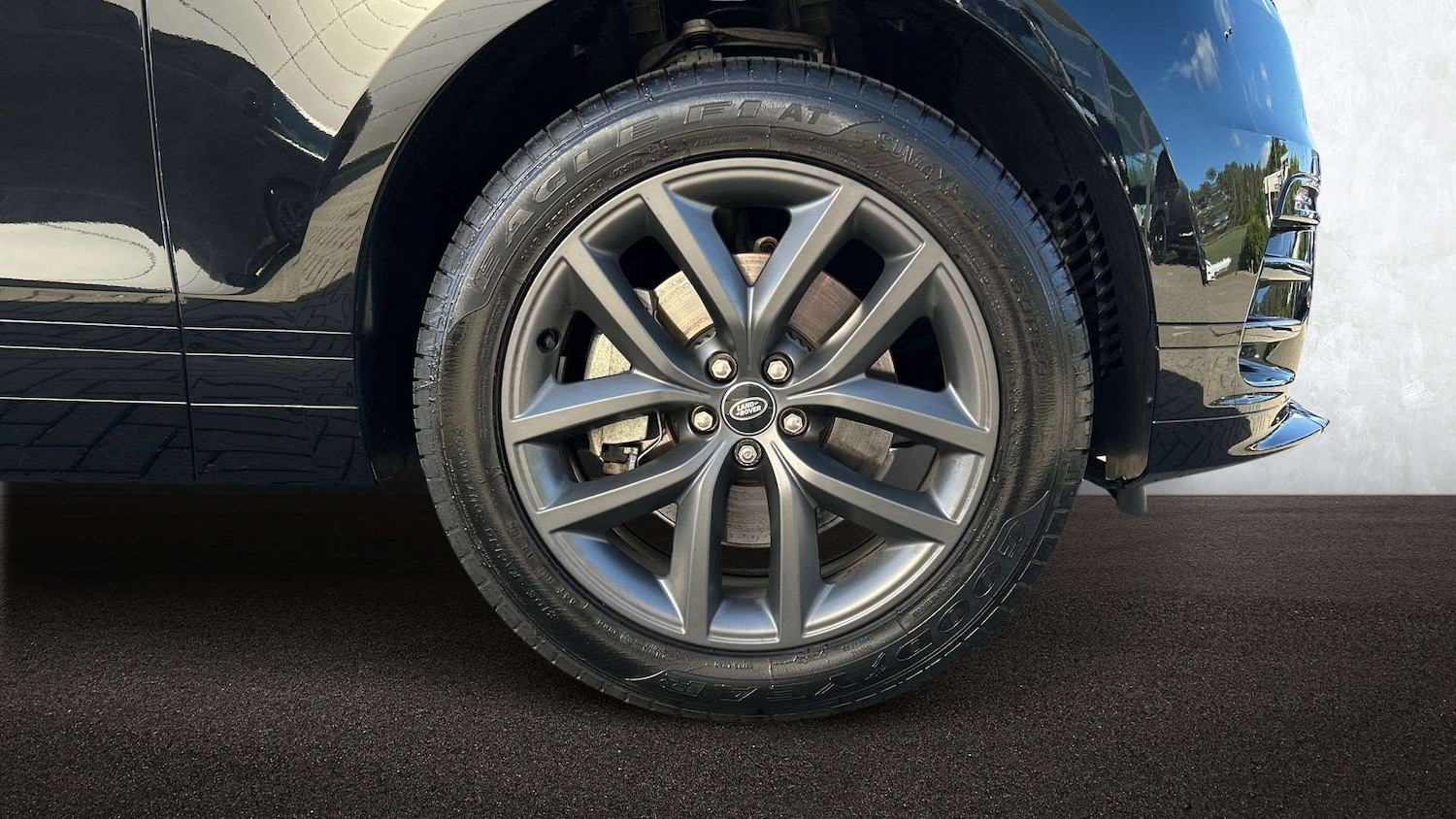 Used Land Rover Range Rover Velar 2025 for sale - 76460557: Photo 8