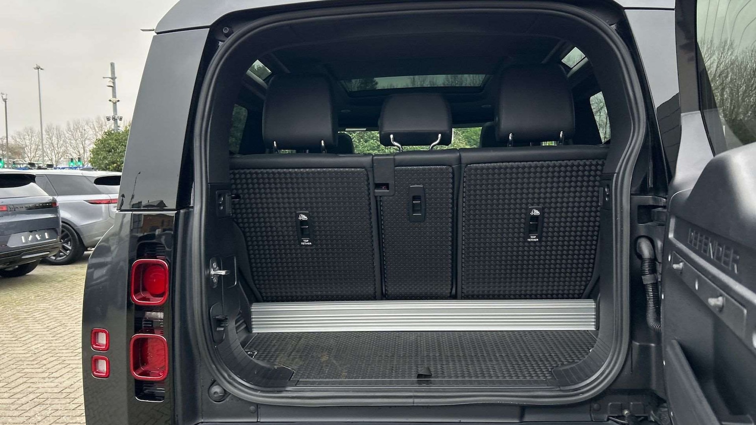 Used Land Rover Defender 2022 for sale - 77044123: Photo 10