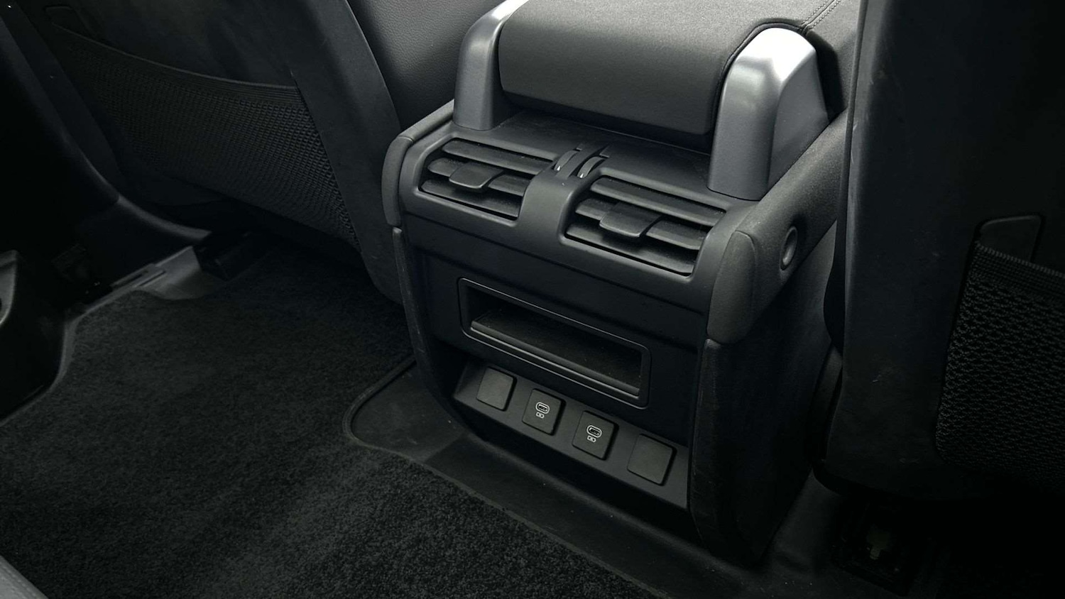 Used Land Rover Defender 2022 for sale - 77044123: Photo 18