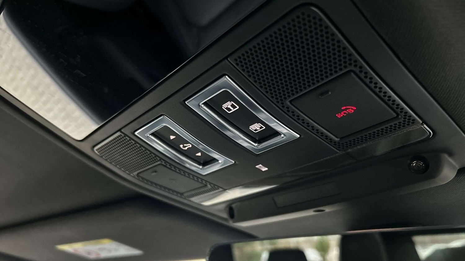 Used Land Rover Defender 2022 for sale - 77044123: Photo 23