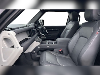 Used Land Rover Defender 2022 for sale - 77044123: Photo