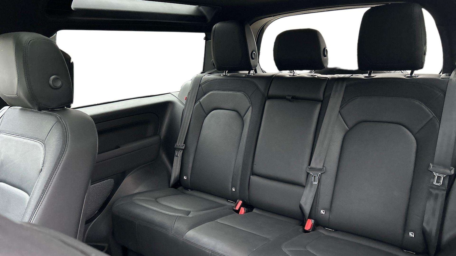 Used Land Rover Defender 2022 for sale - 77044123: Photo 4