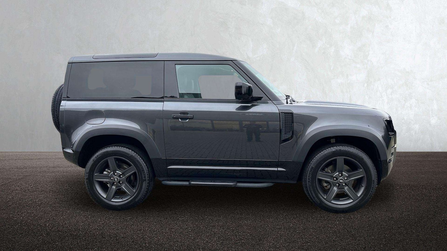 Used Land Rover Defender 2022 for sale - 77044123: Photo 5