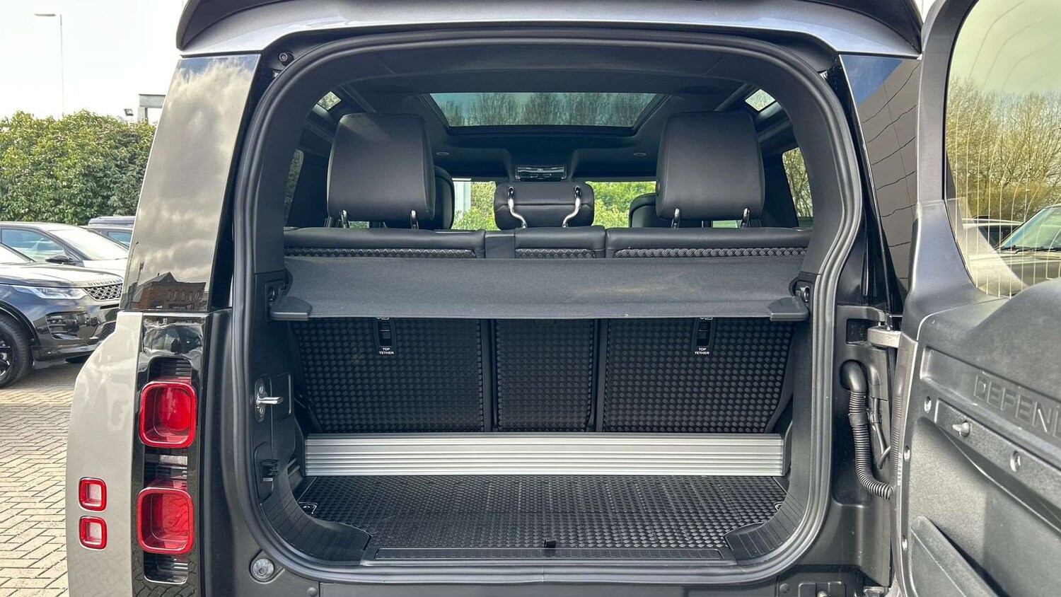 Used Land Rover Defender 2024 for sale - 77943096: Photo 10