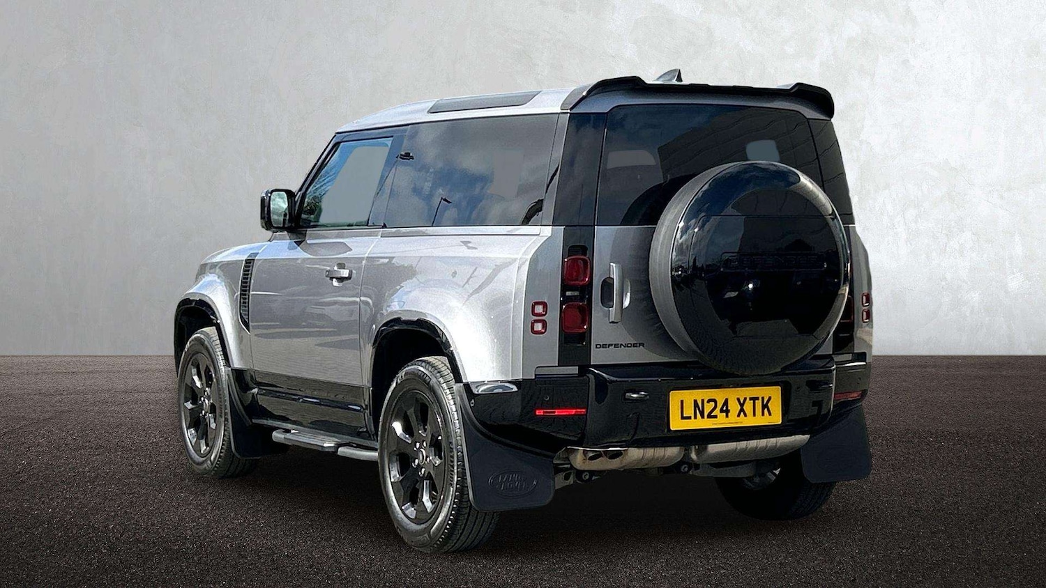 Used Land Rover Defender 2024 for sale - 77943096: Photo 2