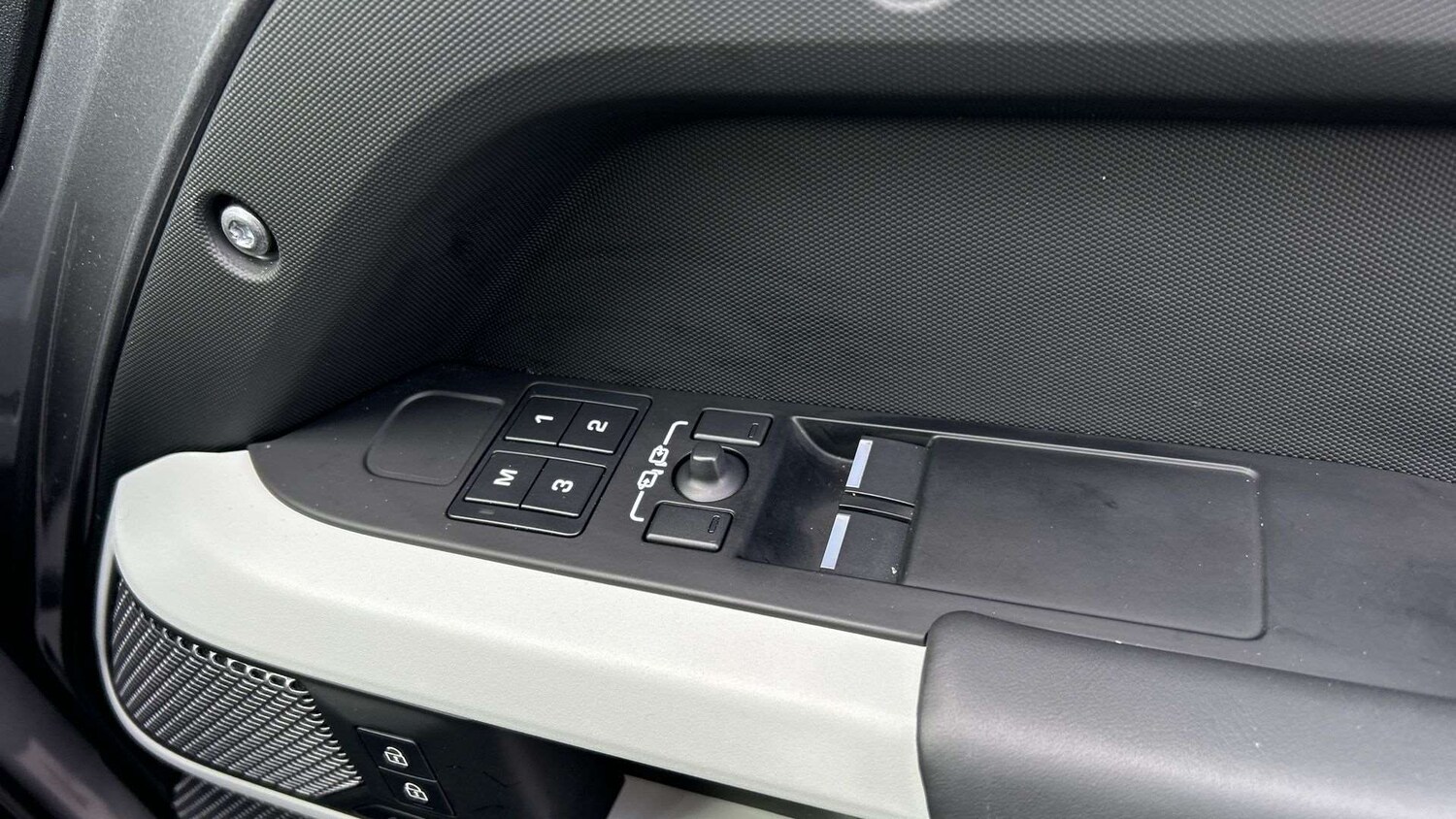 Used Land Rover Defender 2024 for sale - 77943096: Photo 25