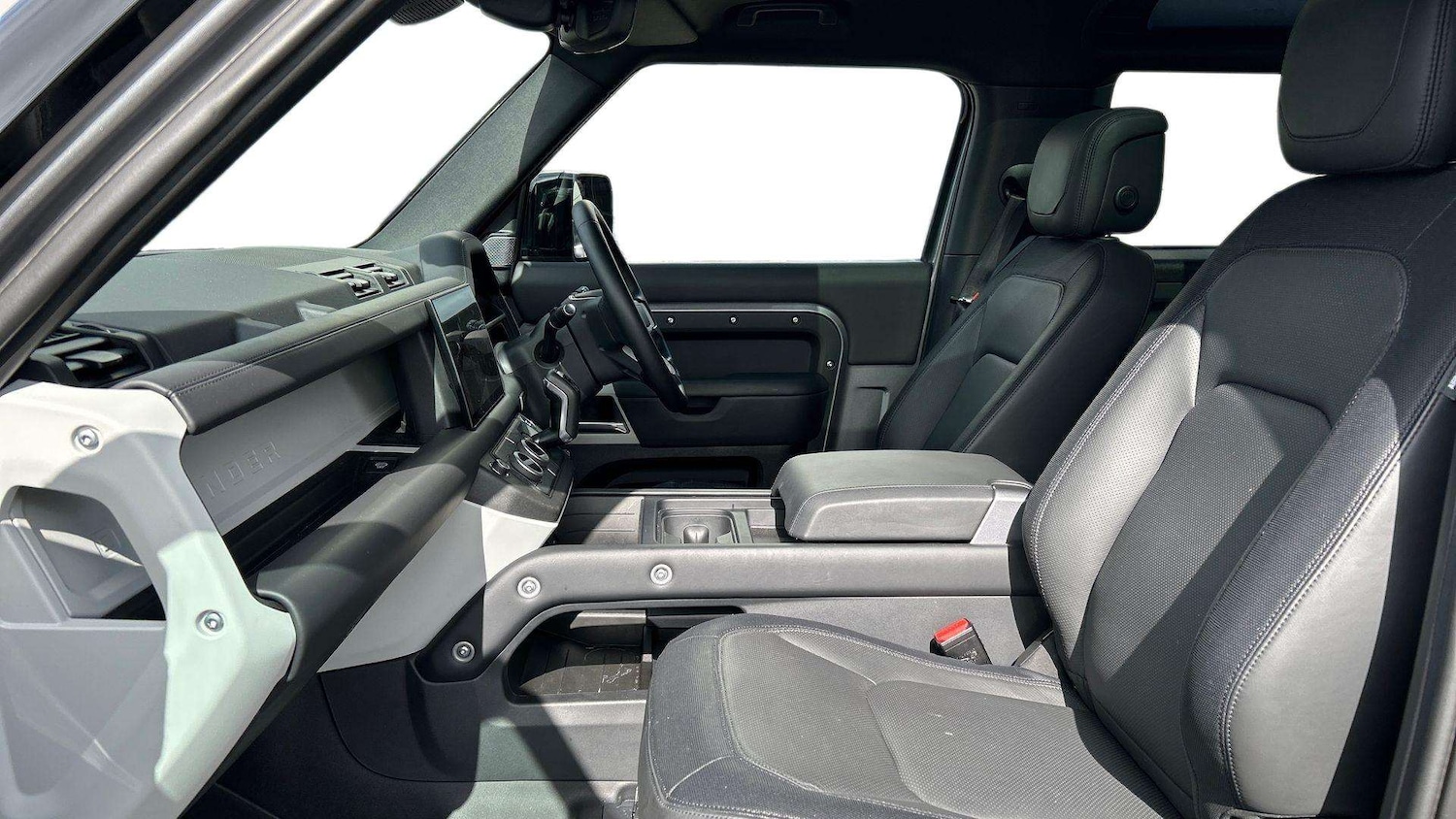 Used Land Rover Defender 2024 for sale - 77943096: Photo 3