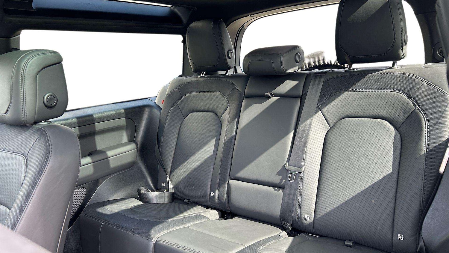 Used Land Rover Defender 2024 for sale - 77943096: Photo 4