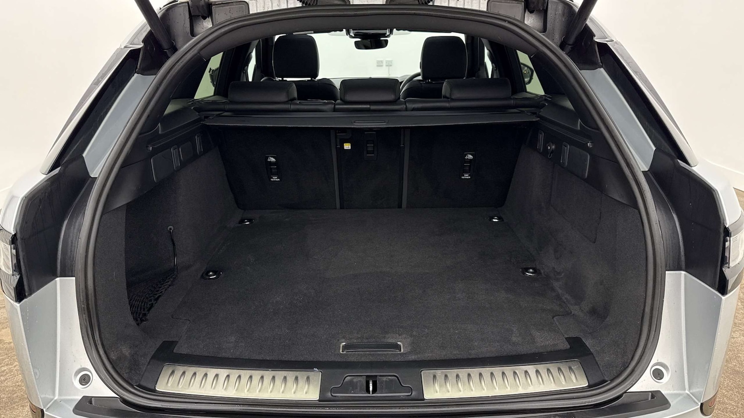 Used Land Rover Range Rover Velar 2023 for sale - 77308362: Photo 10