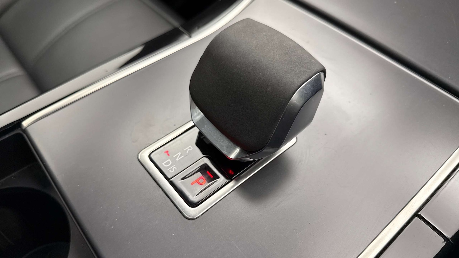 Used Land Rover Range Rover Velar 2023 for sale - 77308362: Photo 13