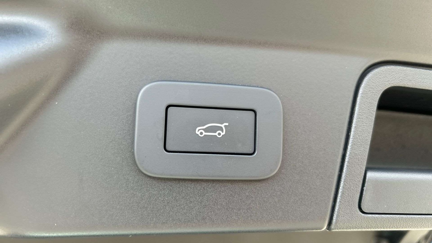 Used Land Rover Range Rover Velar 2023 for sale - 77308362: Photo 32