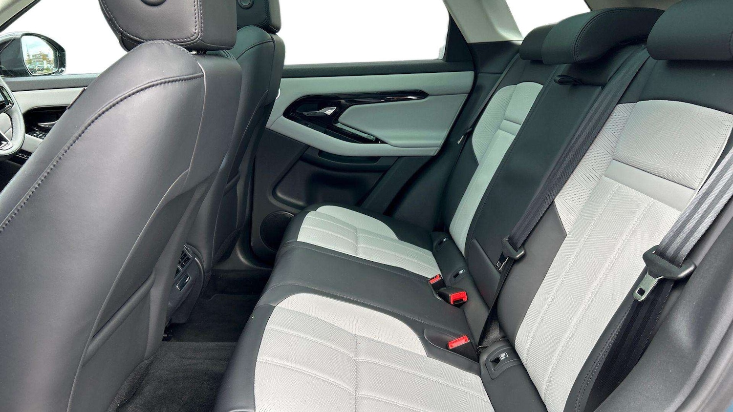 Used Land Rover Range Rover Evoque 2024 for sale - 76488146: Photo 4