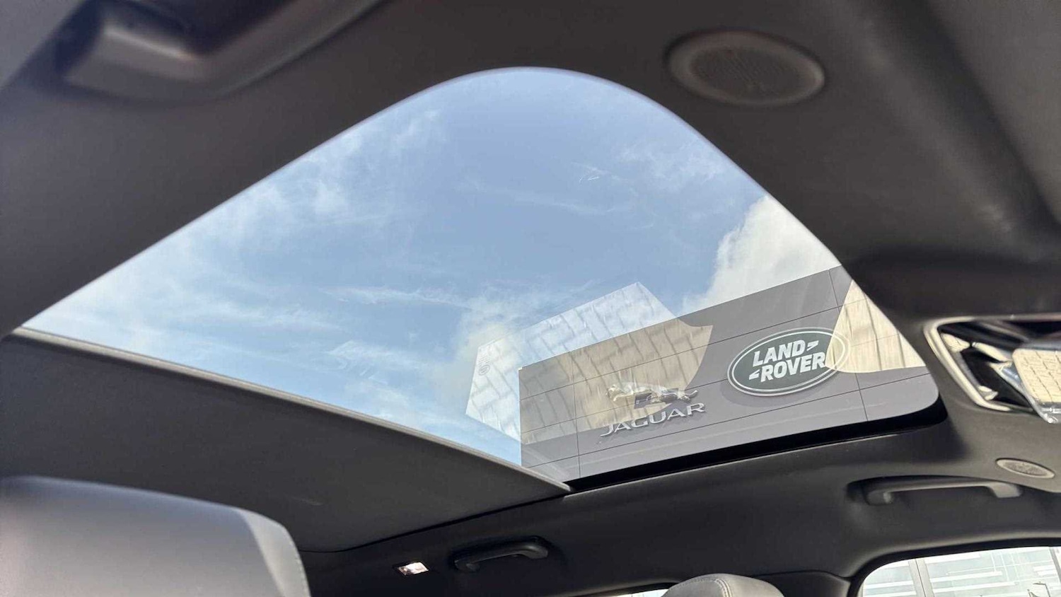 Used Land Rover Range Rover Velar 2023 for sale - 76460496: Photo 21