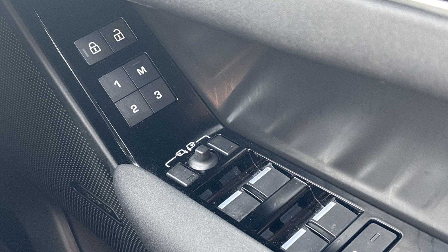 Used Land Rover Range Rover Velar 2023 for sale - 76460496: Photo 24