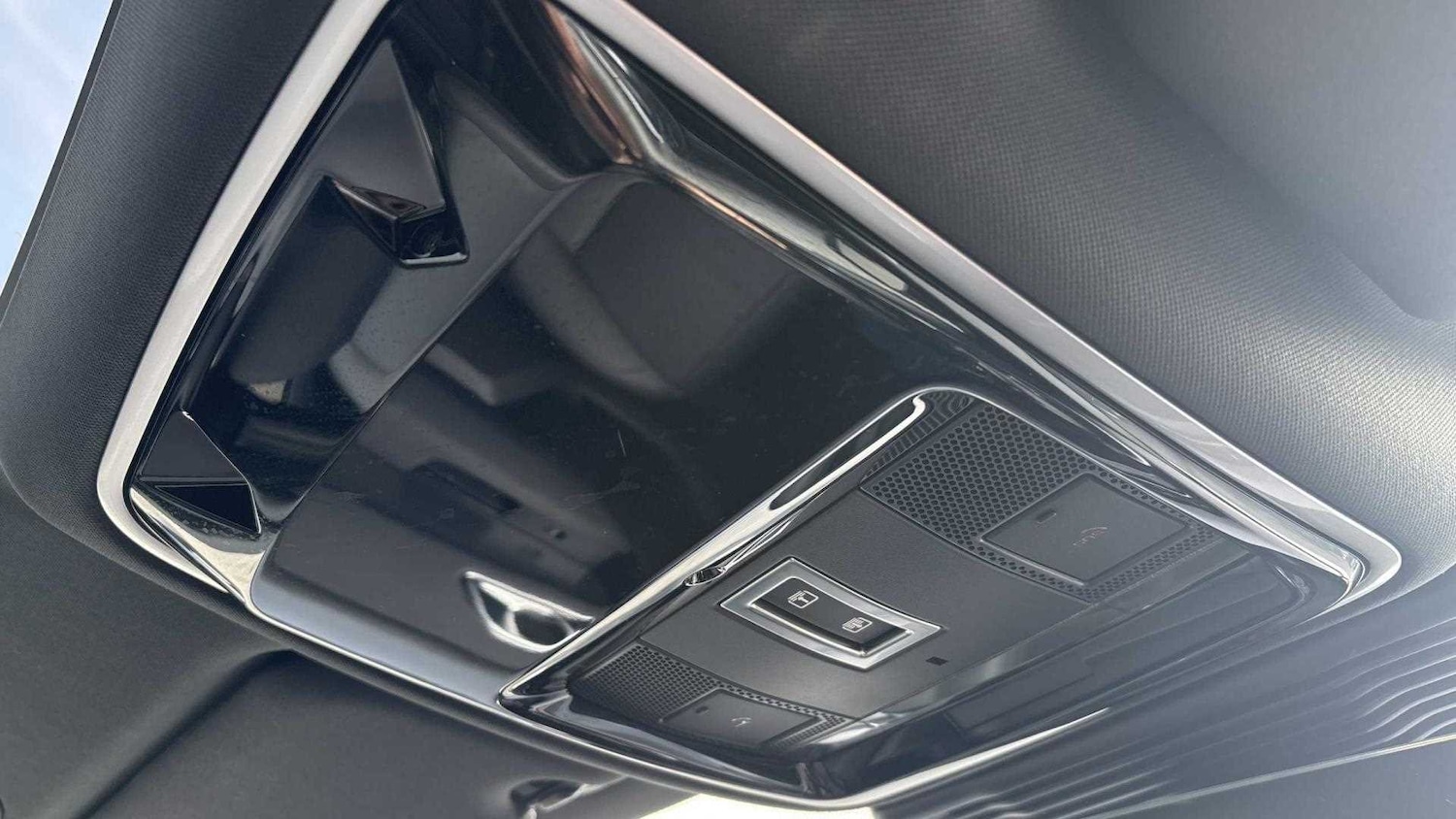 Used Land Rover Range Rover Velar 2023 for sale - 76460496: Photo 31