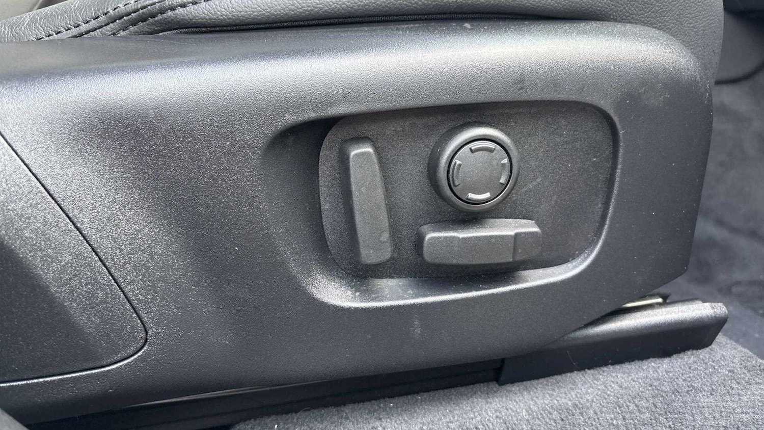 Used Land Rover Range Rover Velar 2023 for sale - 76460496: Photo 33