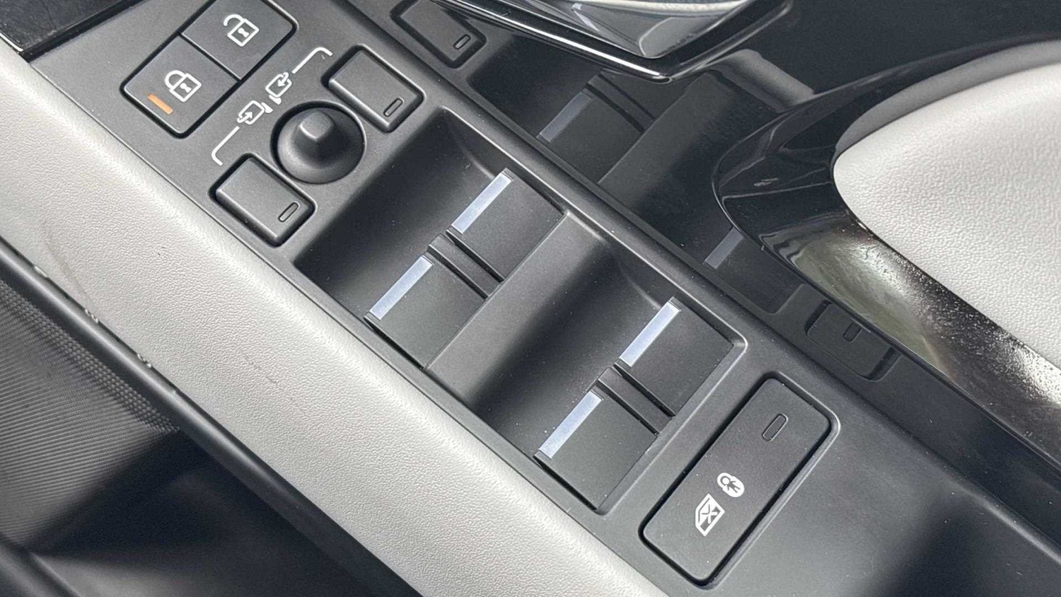 Used Land Rover Range Rover Evoque 2023 for sale - 76460013: Photo 31