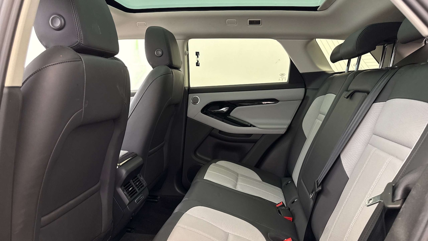 Used Land Rover Range Rover Evoque 2023 for sale - 76460013: Photo 4