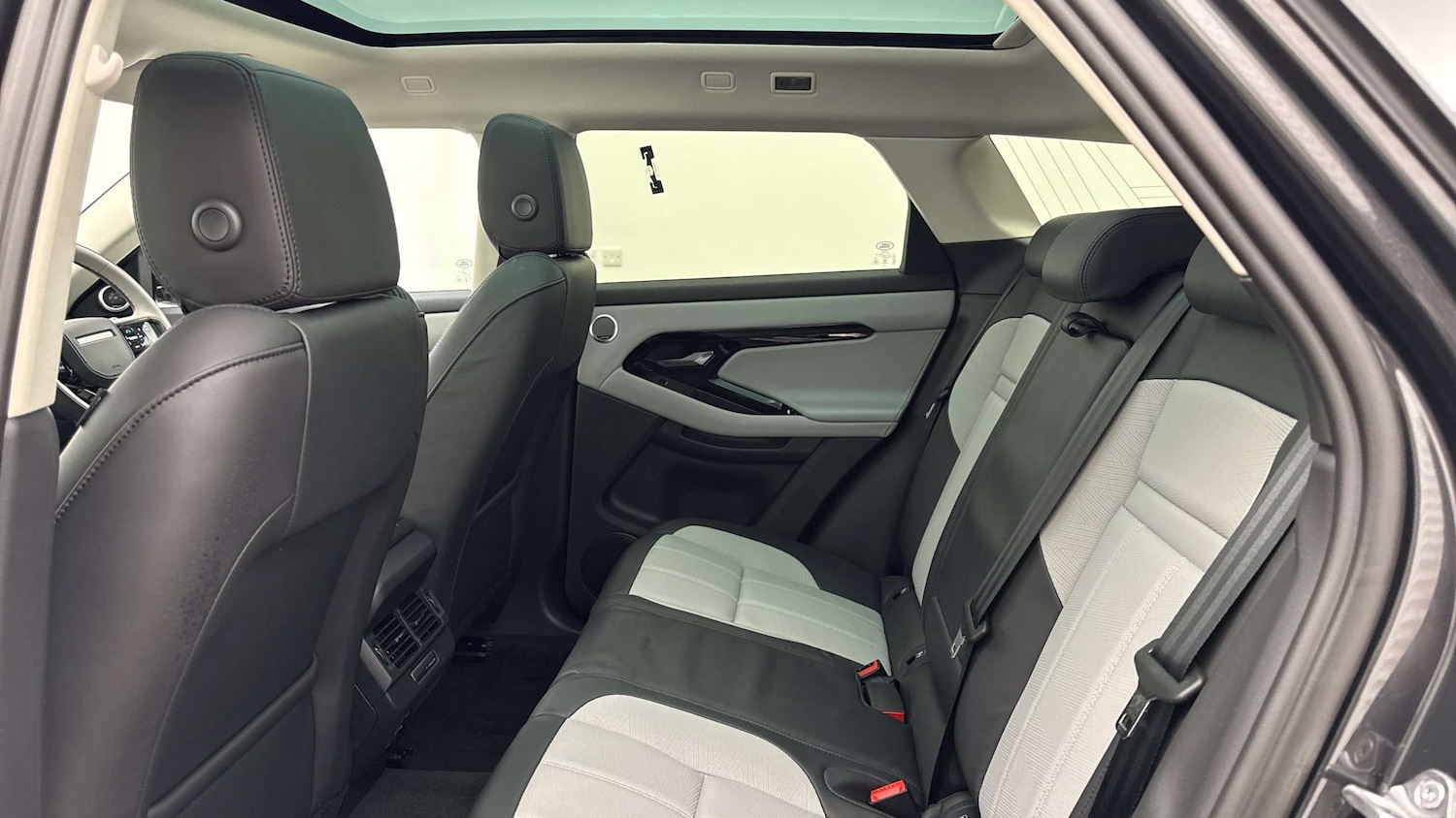 Used Land Rover Range Rover Evoque 2024 for sale - 77698892: Photo 4