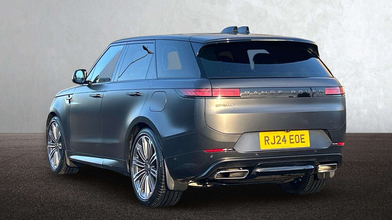 Used Land Rover Range Rover Sport 2024 for sale - 77800052: Photo 2