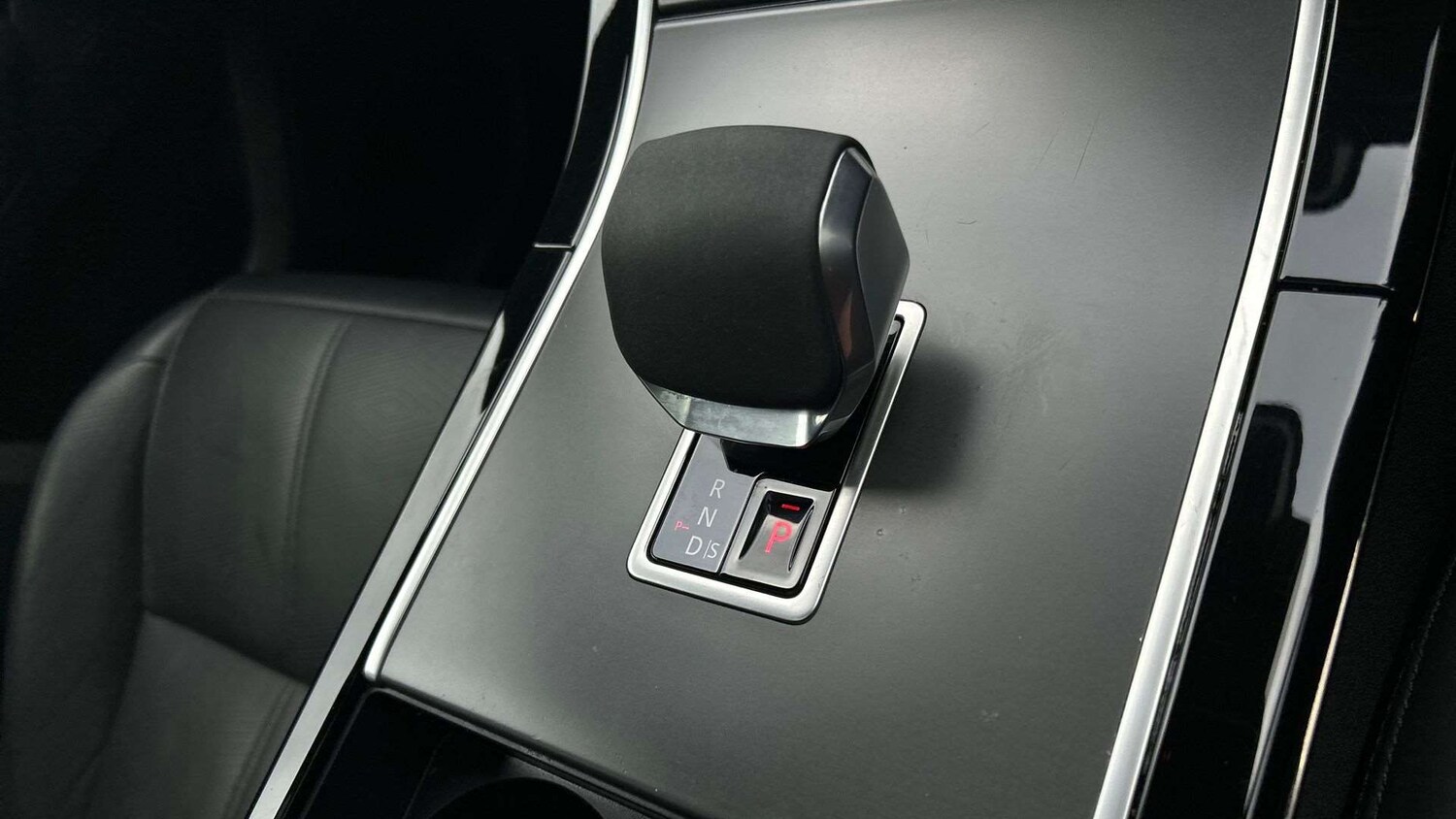 Used Land Rover Range Rover Velar 2024 for sale - 77389817: Photo 13